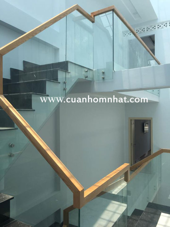 Cầu thang kính quận 3