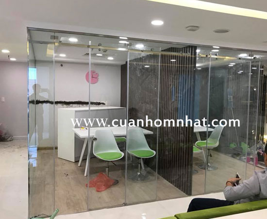 Cửa lùa treo kính cường lực quận 3