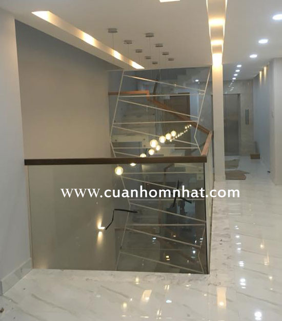 Lan can kính quận 3