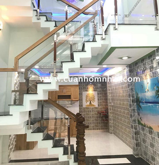 Cầu thang kính quận thủ đức