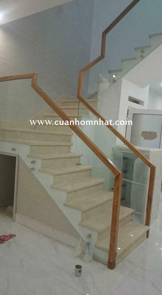 Cầu thang kính cường lực quận thủ đức