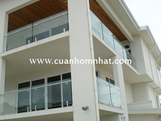 Lan can kính cường lực quận thủ đức