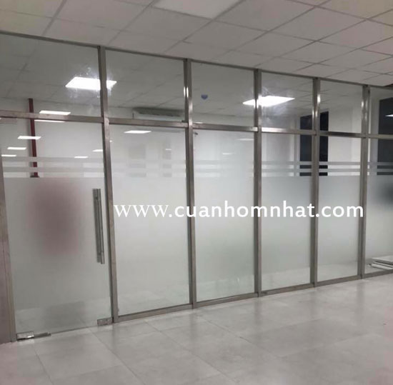 Vách kính cường lực 10mm quận 3