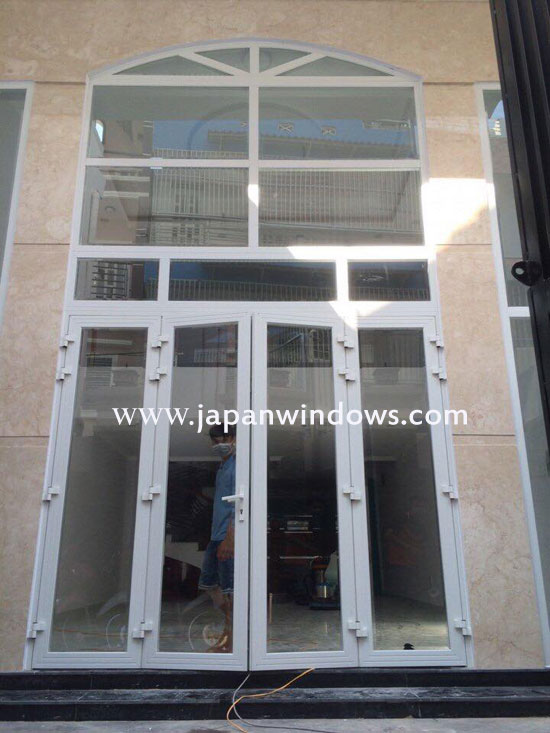 Cửa 4 cánh nhôm kính quận thủ đúc