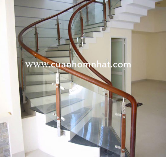 Cầu thang kính uốn cong cường lực tỉnh Đồng Nai