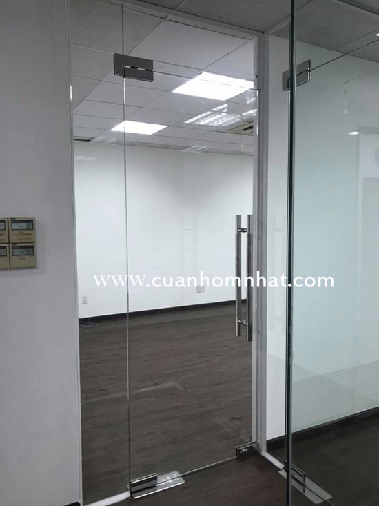 Cửa kính cường lực bản lề sàn quận 8