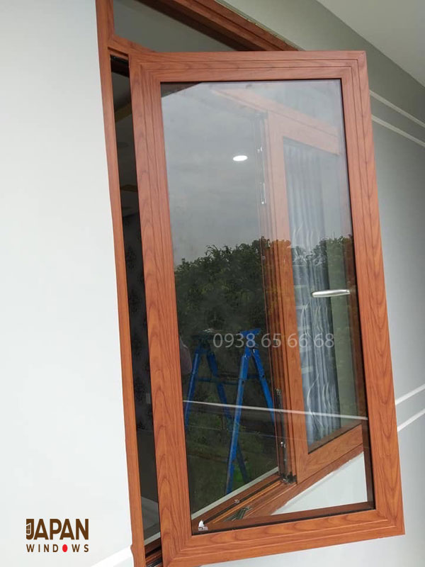 Cửa sổ bật khung nhôm kính vân gỗ