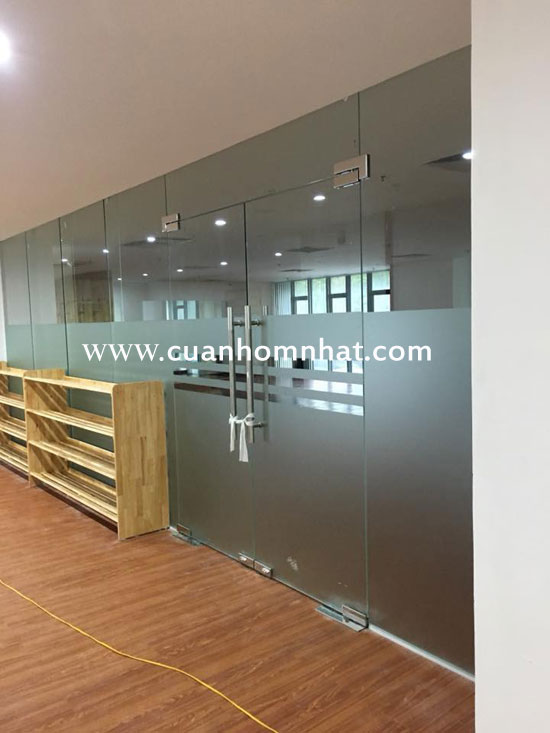 Kính cường lực quận 8