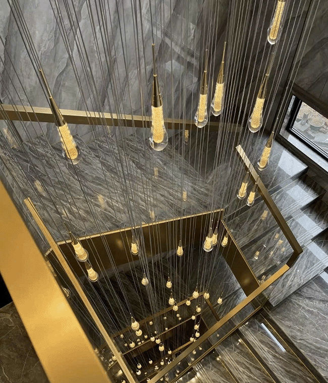 mau-cau-thang-lan-can-kinh-tay-vin-inox-cap-hong-mau-vang-2