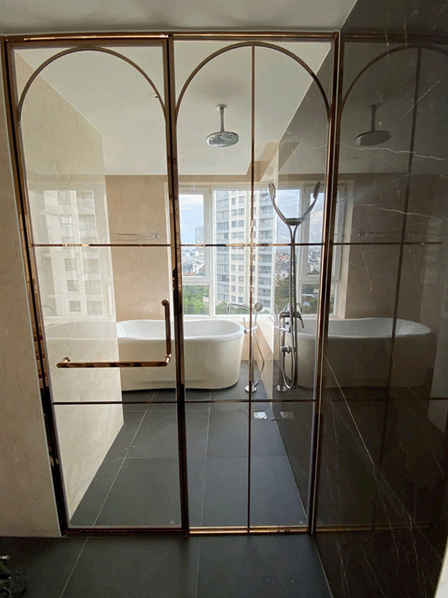 phong-tam-kinh-hẹ-slim-inox-ma-vang-3